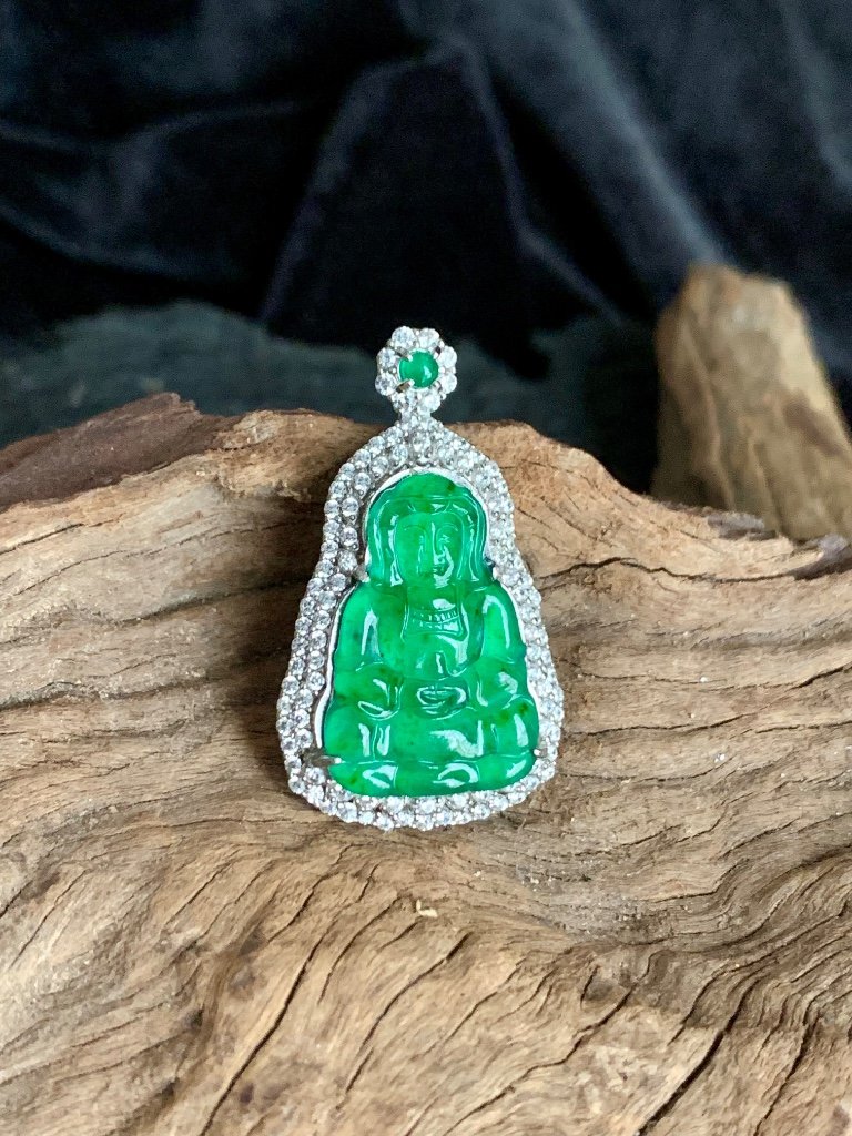 Mặt dây chuyền Phật Quan Âm Ngọc Phỉ Thuý