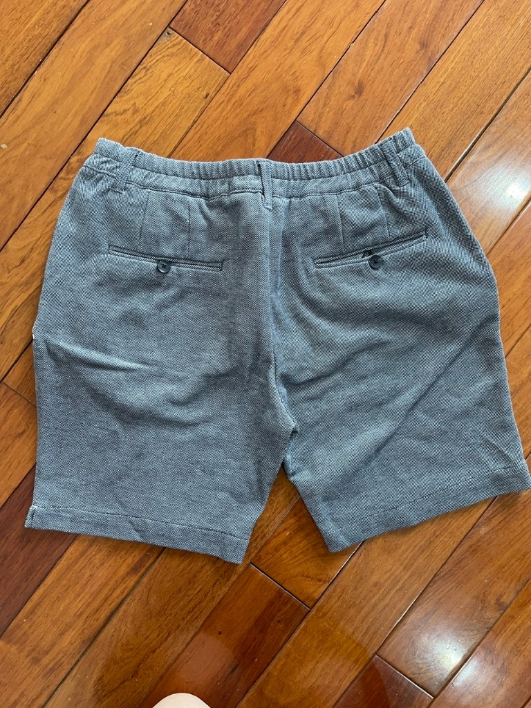 Quần short Zara Man xám basic