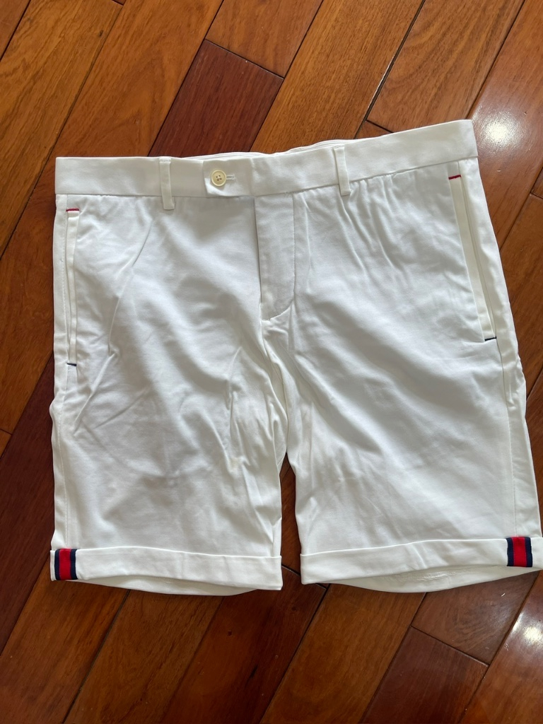 Quần short ZARA MAN trắng, phong cách trẻ trung