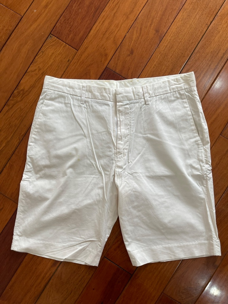 Quần short kaki trắng Uniqlo