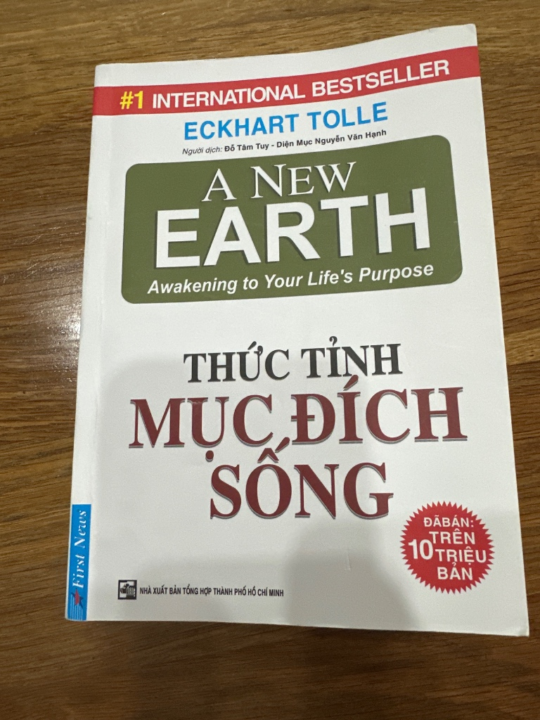 Sách "A New Earth" - Thức Tỉnh Mục Đích Sống của Eckhart Tolle