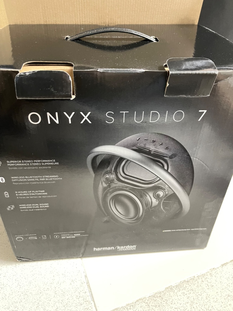 Cần bán Loa Bluetooth Harman Kardon Onyx Studio 7