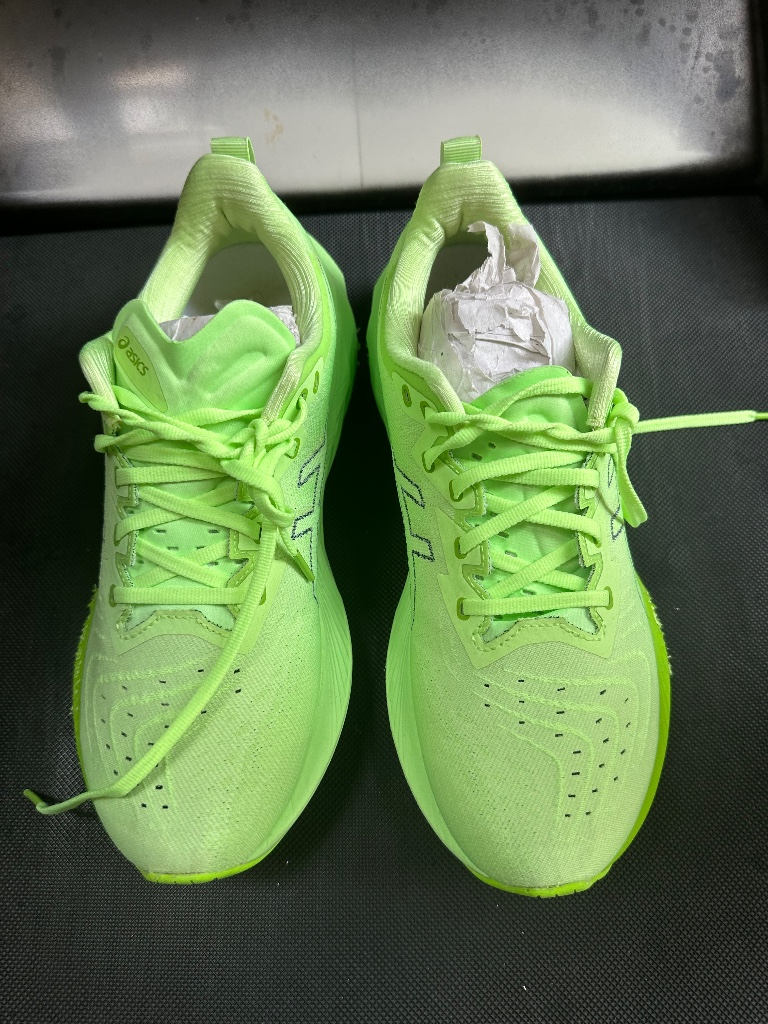 Giày chạy bộ Asics Novablast 4 màu xanh neon size 42.5