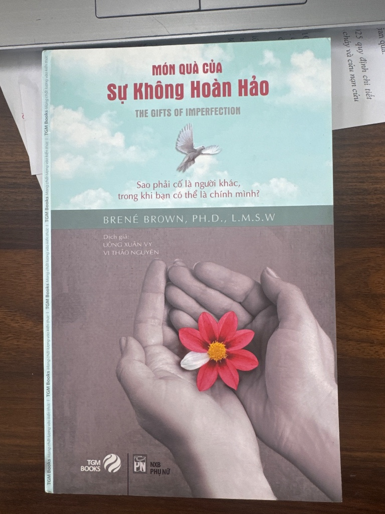 Sách hay: Món Quà Của Sự Không Hoàn Hảo