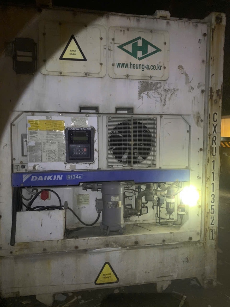 THANH LÝ GẤP CONTAINER LẠNH 40RF – MÁY DAIKIN 2012