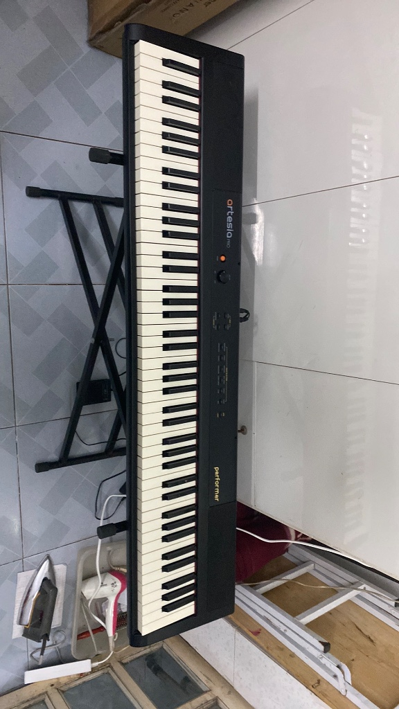 Thanh lý đàn piano điện artesia performer 88 phím