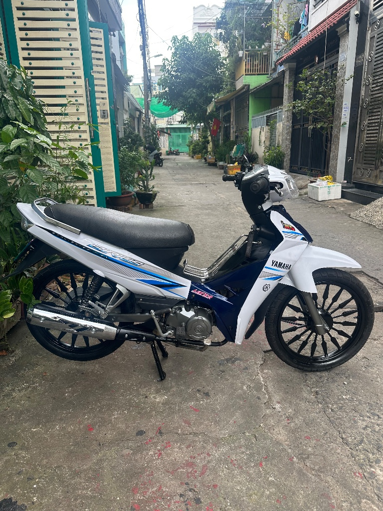 Bán xe Yamaha Sirius 50cc màu trắng xanh