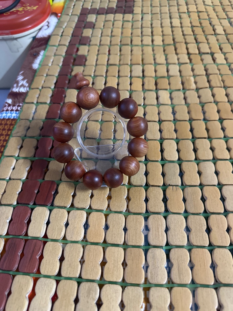 Vòng tay gỗ thủ công đẹp mắt