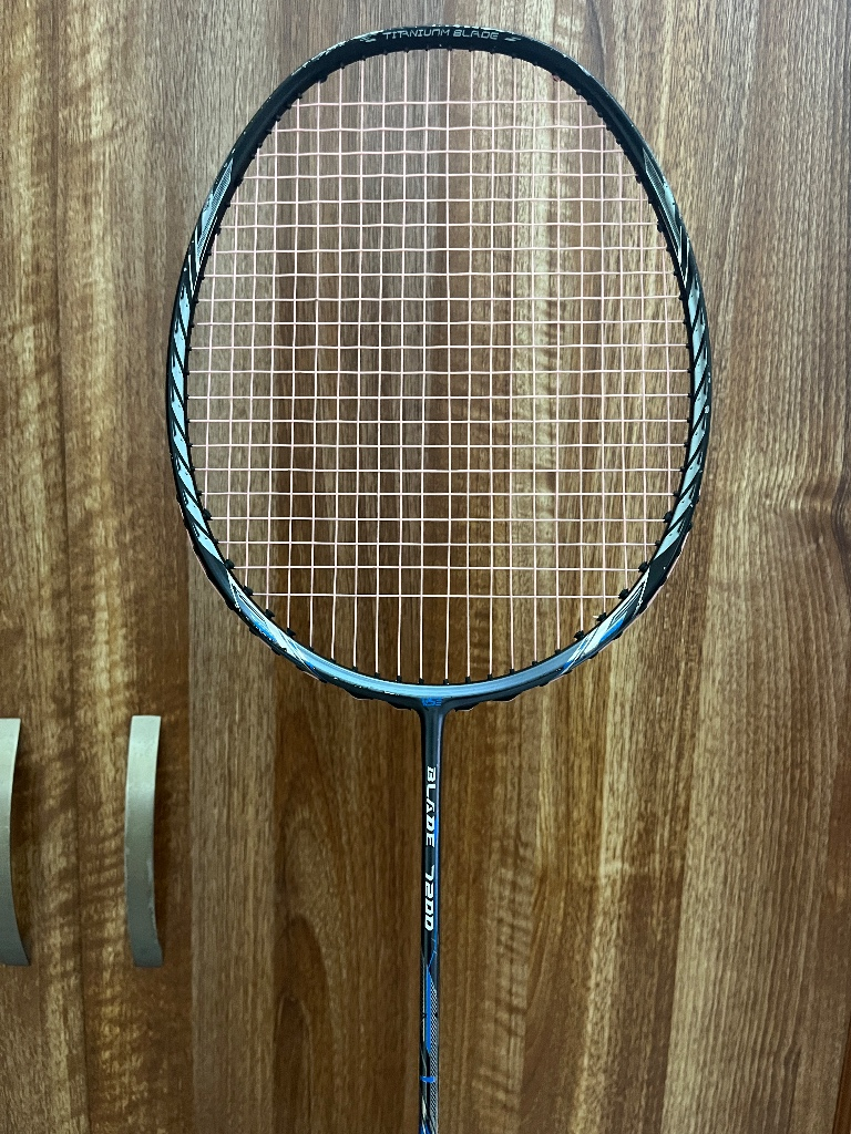 Vợt cầu lông VS Blade 7200 (kèm sẵn cước + cốt + bao vợt)