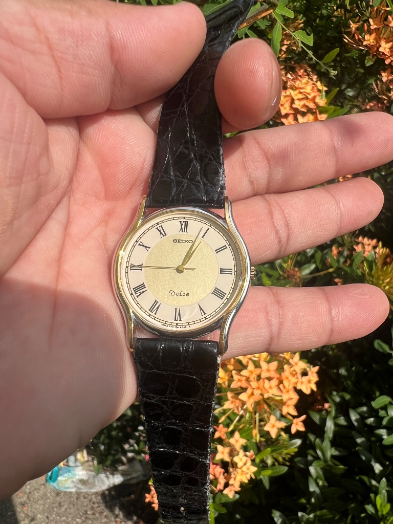 Đồng hồ chính hãng đẹp, sang trọng - Mâu thuẫn cổ điển