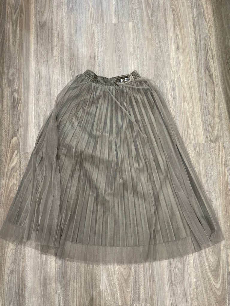 Chân váy lụa thanh lịch, phù hợp đi làm, dự tiệc