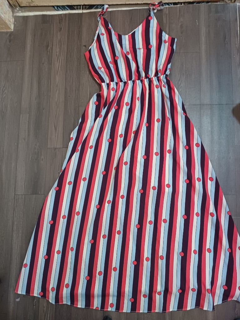 Váy maxi nữ phong cách trẻ trung, họa tiết sọc caro chấm bi