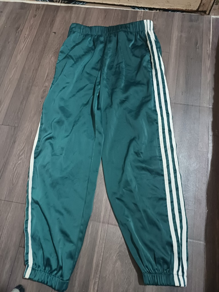 Quần thể thao Adidas phong cách trẻ trung, mới 100%