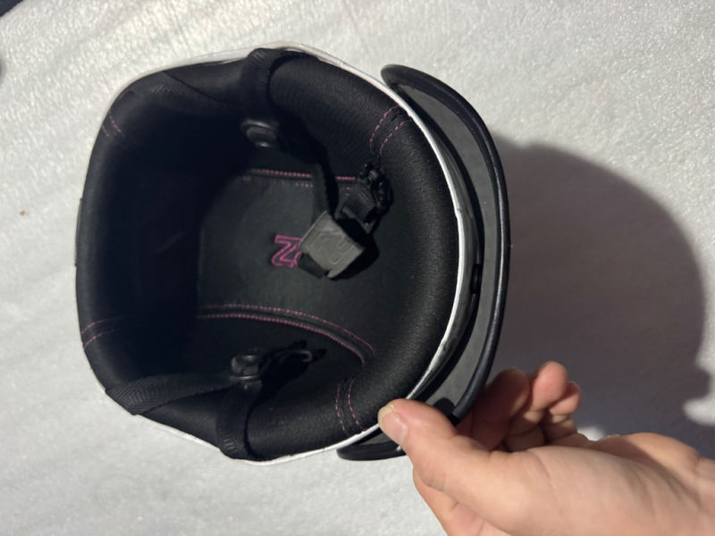 cần pas lại mũ bảo hiểm chưa dùng lần nào