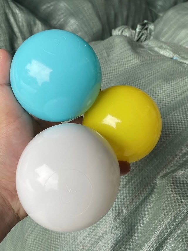 Bộ bóng nhựa nhiều màu sắc – Thoải mái chơi đùa cho bé c