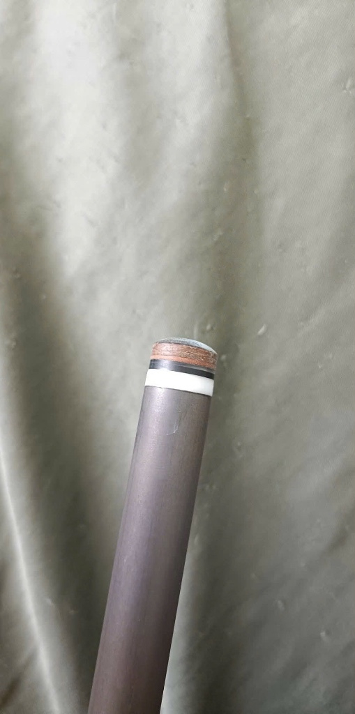 cơ bida rhino retro bị trầy ở chuôi , ib để xem rõ , tẩy và ngọn còn mới và tốt