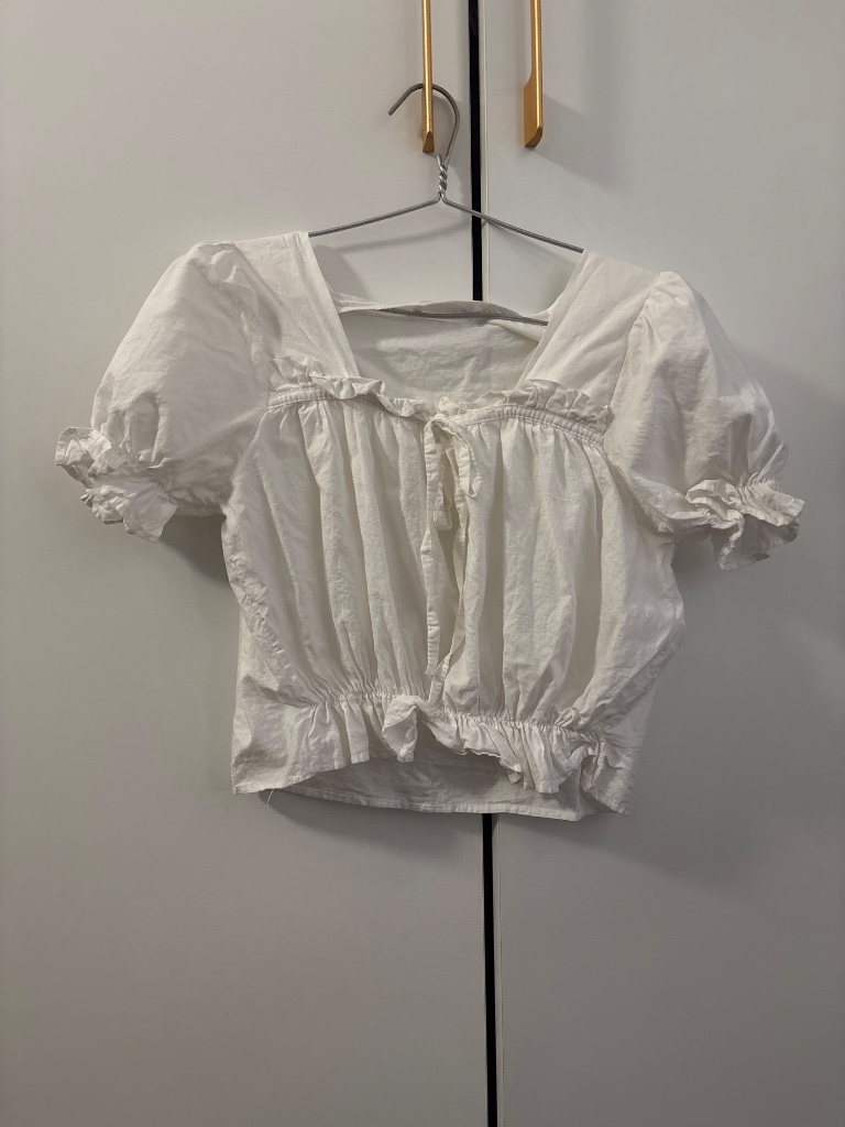 Áo kiểu nữ xinh xắn, phong cách trẻ trung