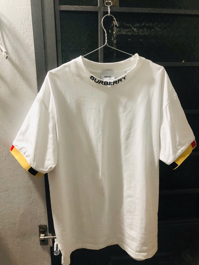 Áo thun thể thao Burberry chính hãng, size phù hợp, phong cách trẻ trung