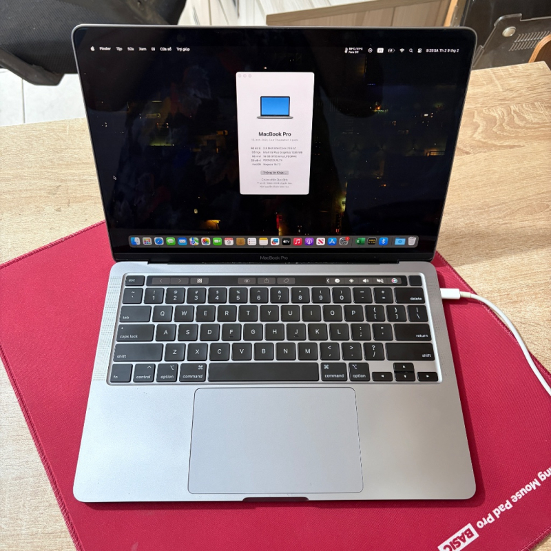 MacBook Pro 2020 – 13 inch ⚡ i7 / 16GB RAM / 512GB SSD 💰 Giá: 10.500   💎 Máy chạy ổn định – không lỗi lầm – mọi chức năng ok hết  🧹 Ngoại hình đẹp, dùng mượt học tập – làm việc – đồ họa nhẹ 🎁 Tặng full phụ kiện 🆓 Hỗ trợ cài đặt phần mềm miễn phí