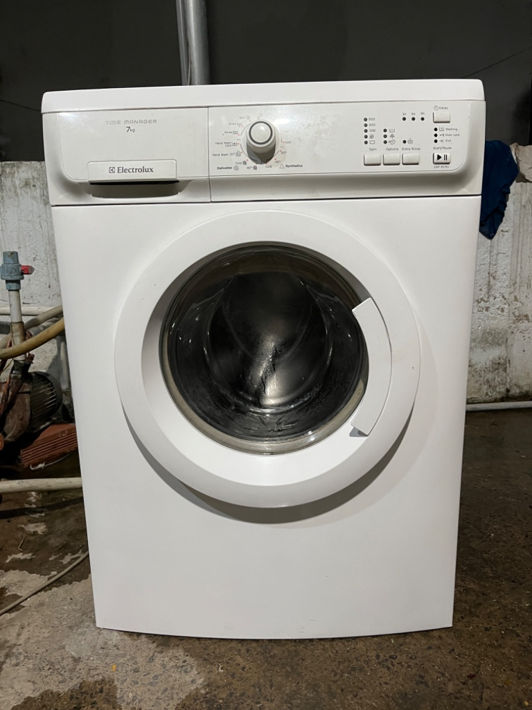 Máy giặt Electrolux chạy tốt, giá rẻ