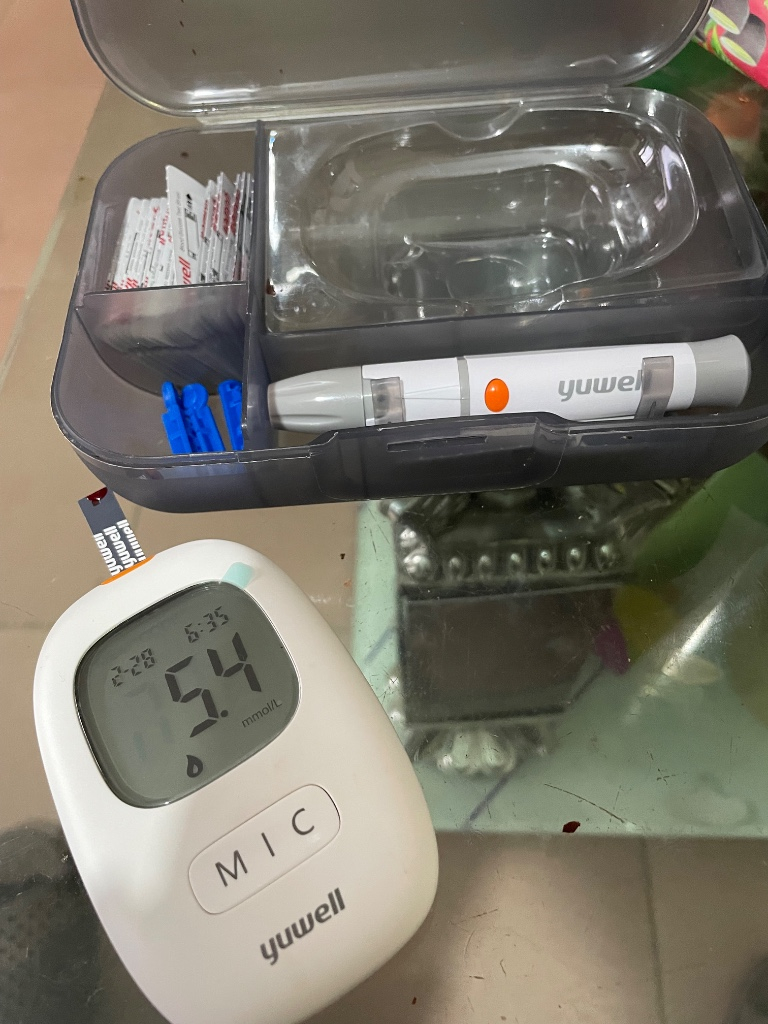 Máy đo đường huyết Yuwell chính hãng, mới, chính xác