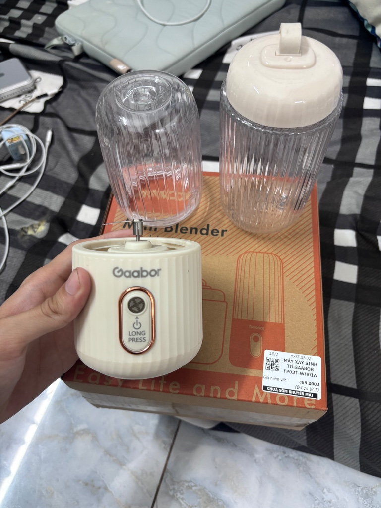 Máy xay sinh tố cầm tay nhỏ gọn, tiện lợi
