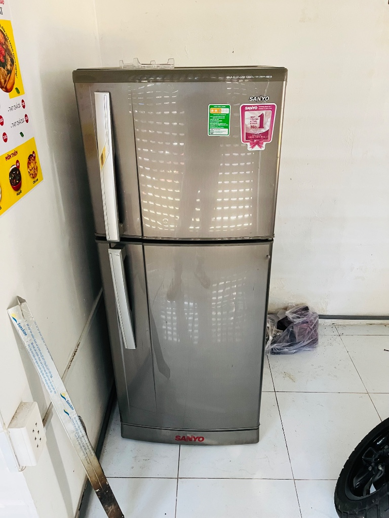 Tủ lạnh Sanyo chính hãng, dung tích lớn, còn mới