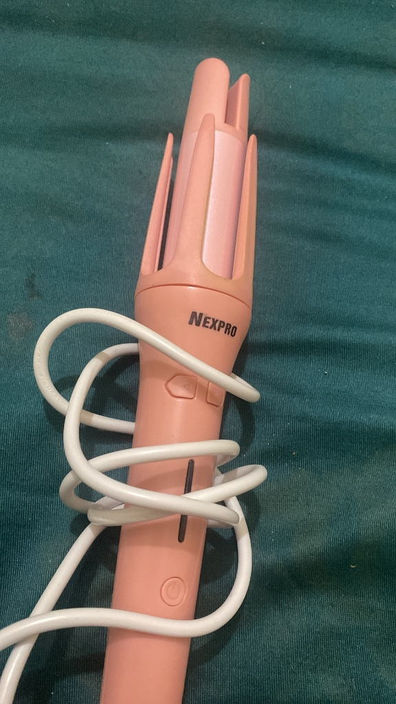 Máy uốn tóc Nexxus màu hồng, còn mới