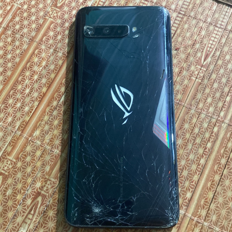 Điện thoại ASUS ROG Phone 3 cũ, màn hình bị nứt