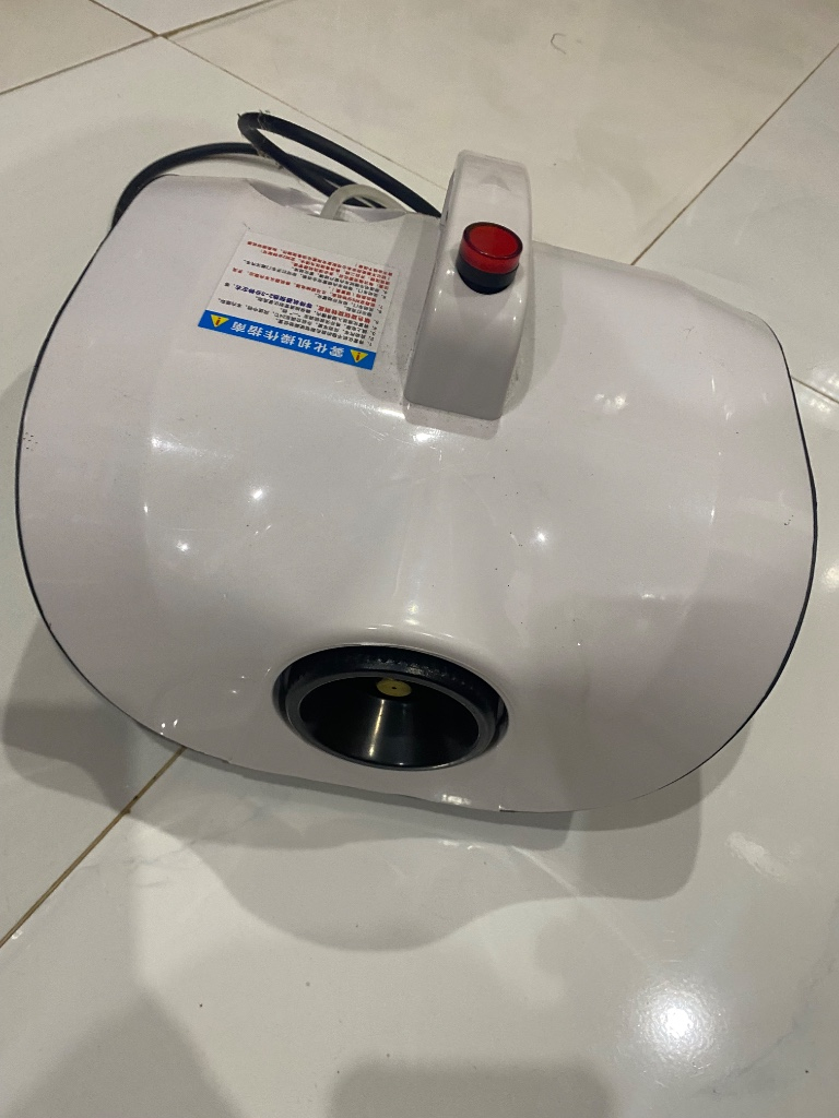 Máy khử mùi ô tô