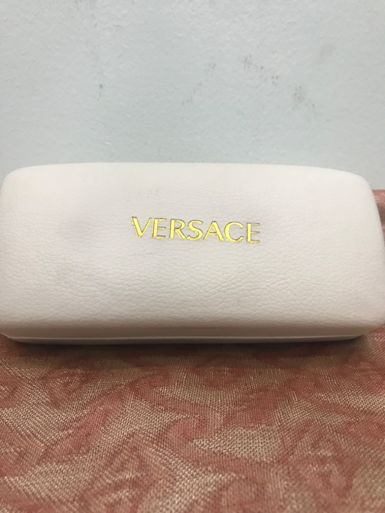 Kính mát Versace