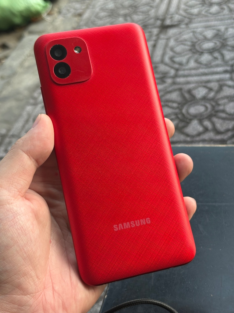 Điện thoại Samsung Galaxy A03 4-64 màu đỏ, còn rất mới, giá tốt!