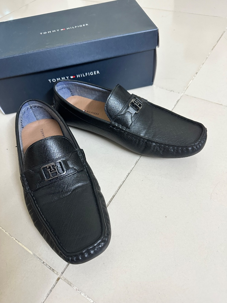 Pass Giày lười nam Tommy Hilfiger chính hãng size 42 do kick chân. Đi được 3 lần