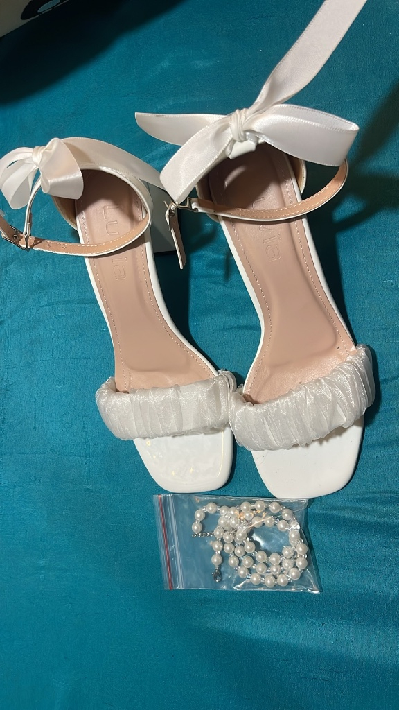 Giày cao gót xinh xắn, phong cách tiệc tùng