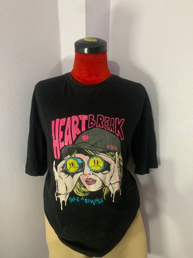 Áo thun nữ họa tiết cá tính, phong cách trẻ trung