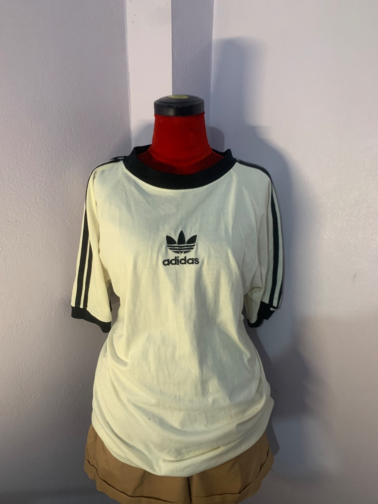 Áo thun Adidas phong cách thể thao, dáng thoải mái