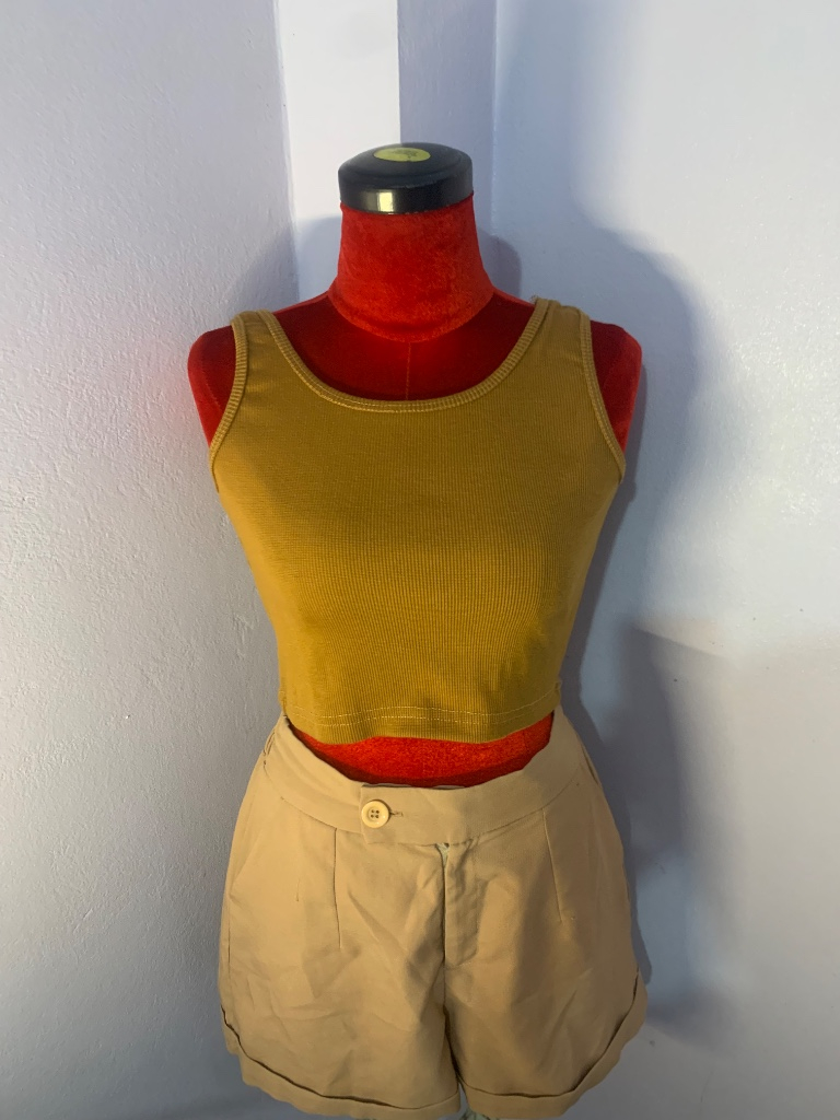 Áo tank top nữ màu vàng tươi, phong cách năng động