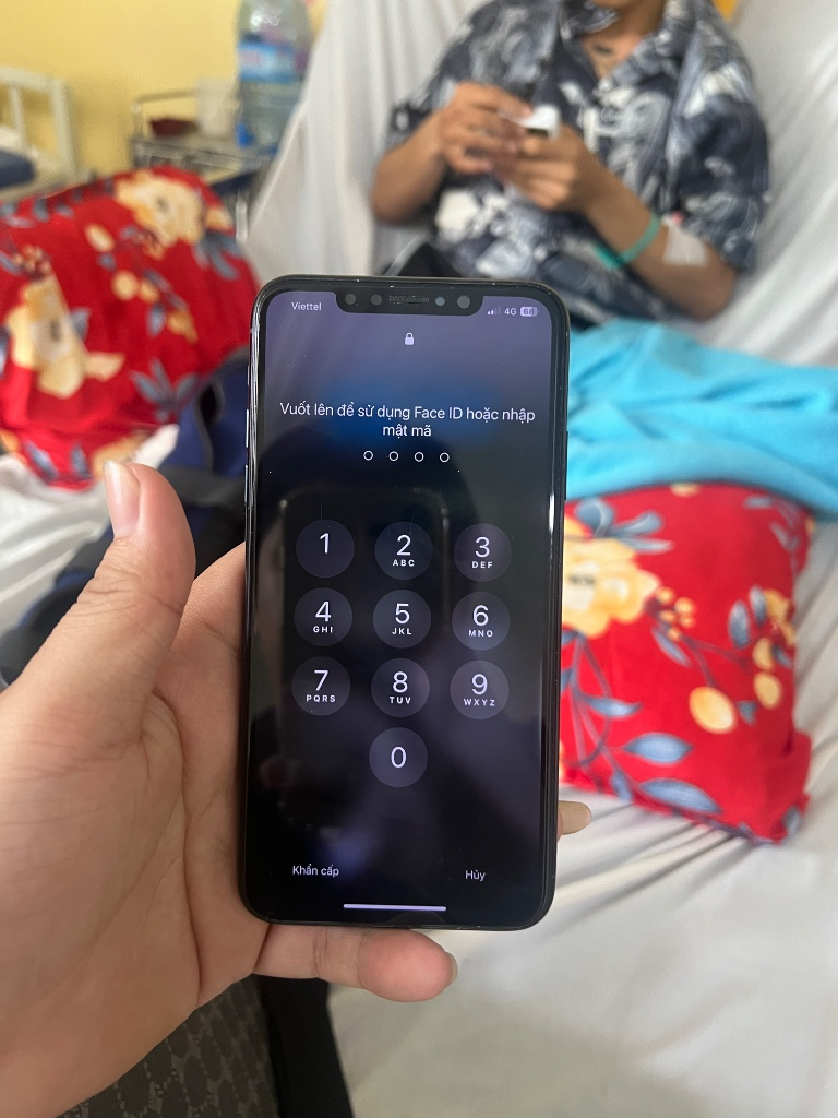 iPhone 11 Pro 64GB chính hãng, màu xám bạc, đẹp như mới