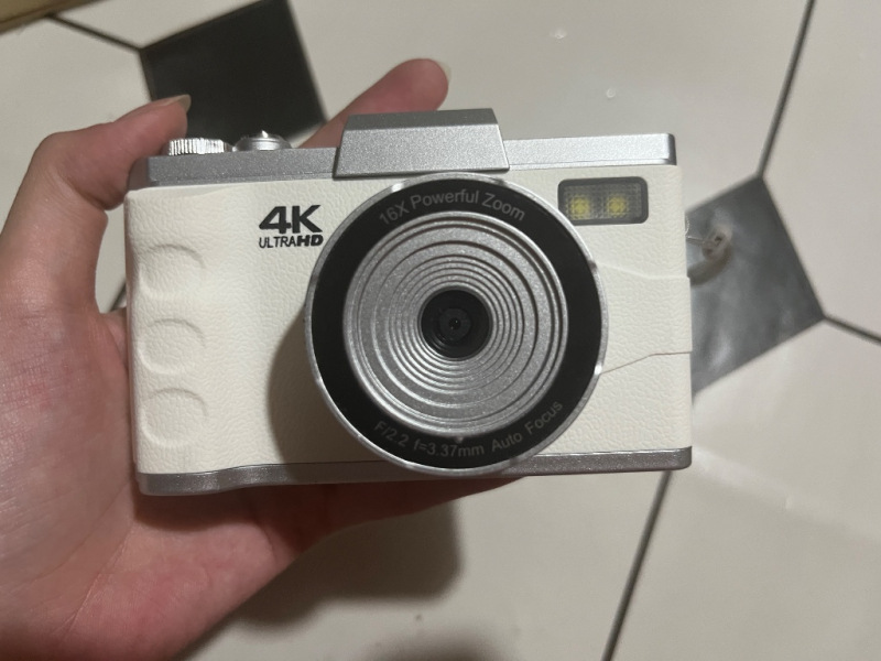 Máy ảnh 4K Ultra HD mới tinh, đẹp như mới, dùng được 2 lần đầy đủ phụ kiện, màn ko xướt