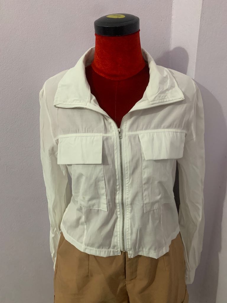 Áo khoác nữ thời trang trắng mới, phong cách trẻ trung