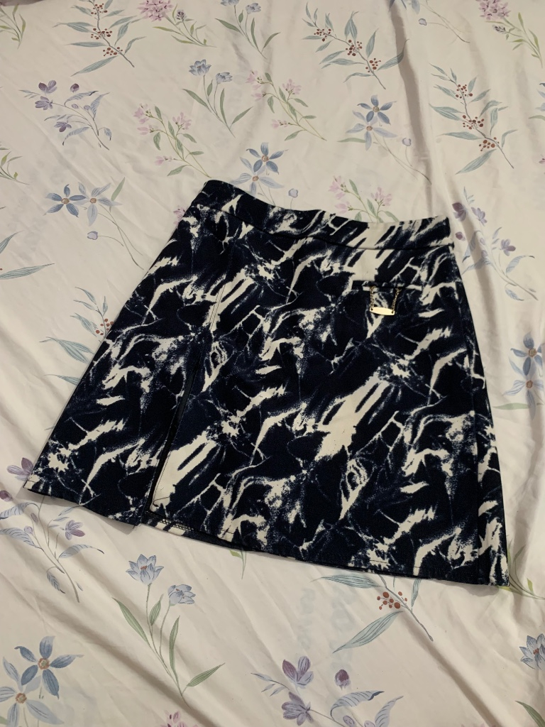 Chân váy thời trang họa tiết độc đáo