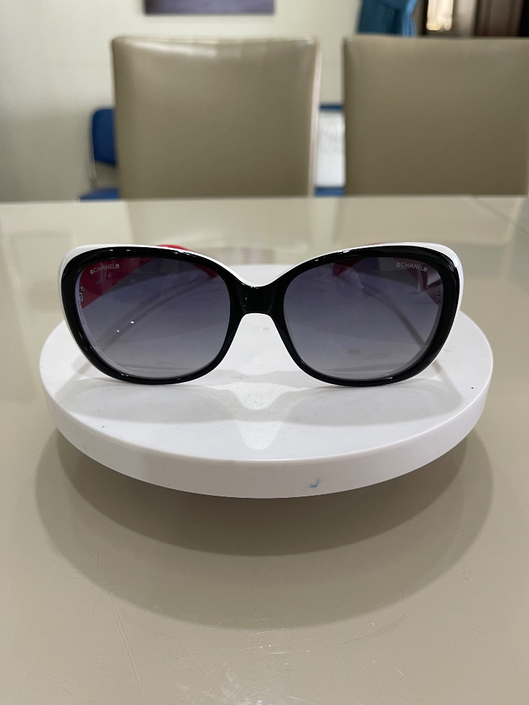 Kính mát Chanel C1