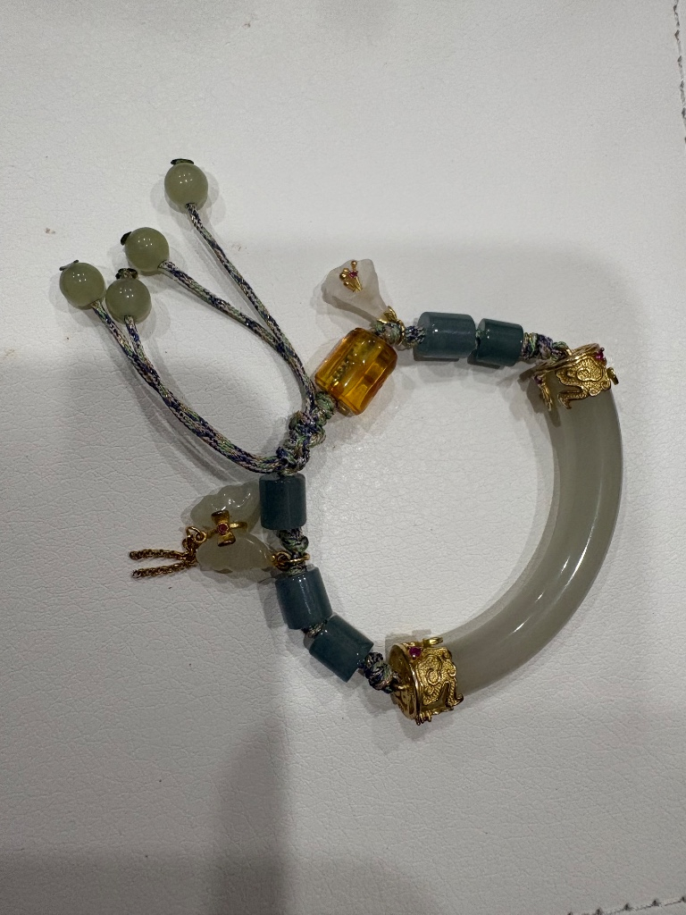 Vòng tay Phỉ thuý, Charm bạc