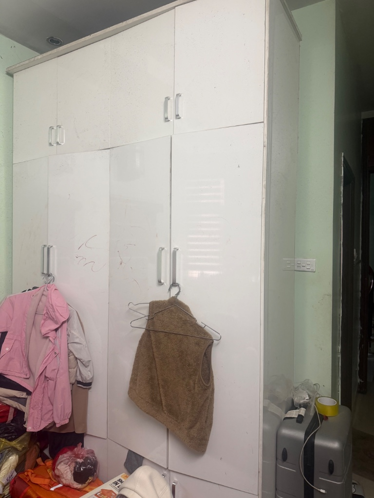 Tủ quần áo lớn, chất lượng tốt, phù hợp cho gia đình
