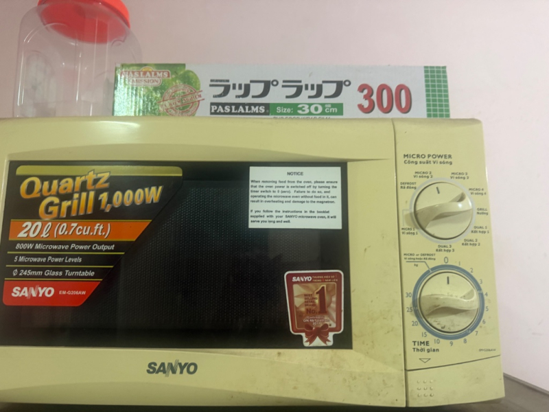 Lò vi sóng Sanyo Quartz Grill 1000W, hàng chính hãng