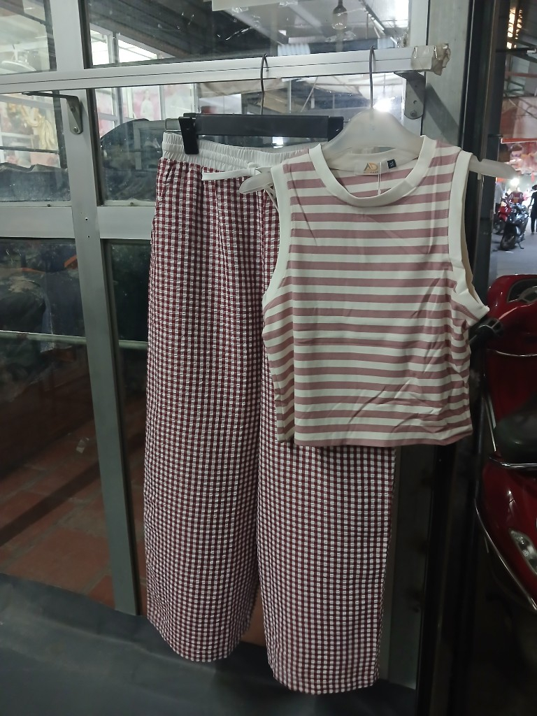 Bộ đồ lửng nữ dễ thương, mát mẻ, phù hợp mùa hè
