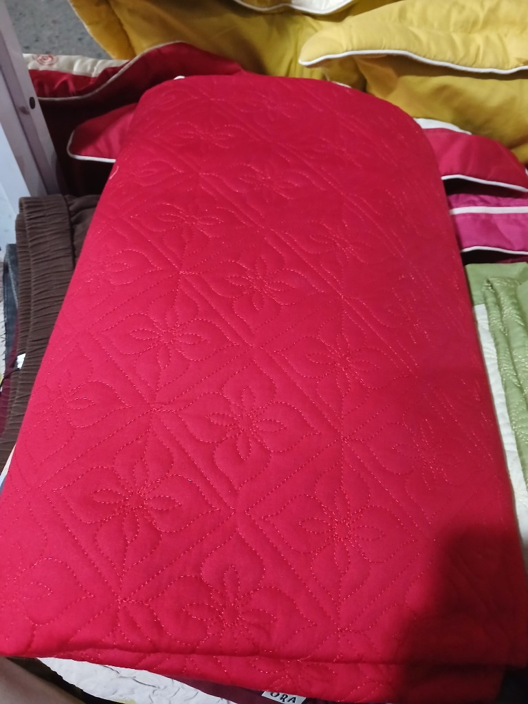 Chăn ga gối đơn màu đỏ sang trọng