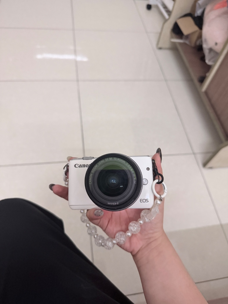 Bộ máy ảnh Canon EOS M10 kèm lens và phụ kiện chính hãng
