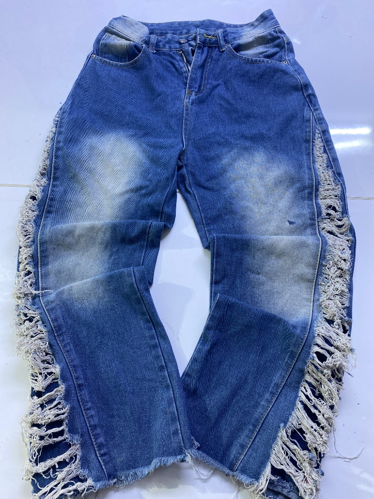 Quần jeans rách thời trang phong cách cá tính