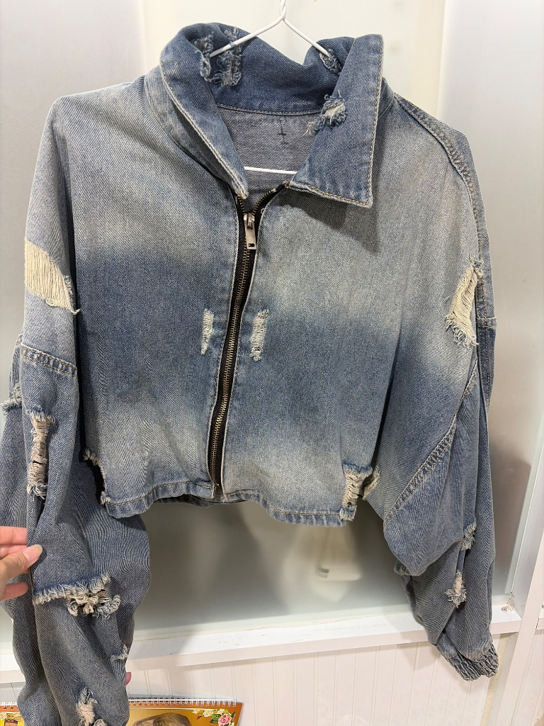 Áo khoác jeans thời trang, phong cách bụi bặm
